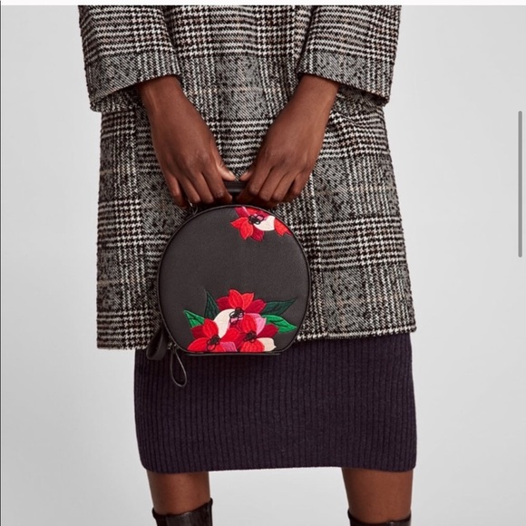 Zara embroidered oval city bag - Picture 2 of 7